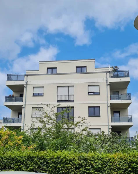 2 & 3  halbe Zimmer, EBK, 2 Bäder, Parkett und ein schöner Balkon — photo 1